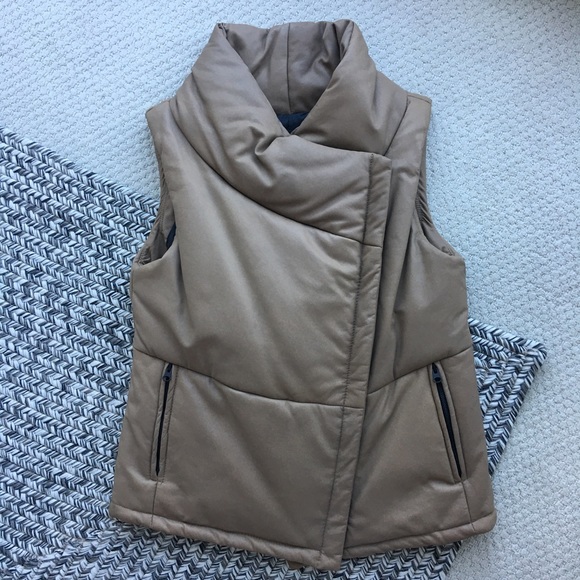 Danier - Leather Thinsulate Vest - Picture 1 of 9